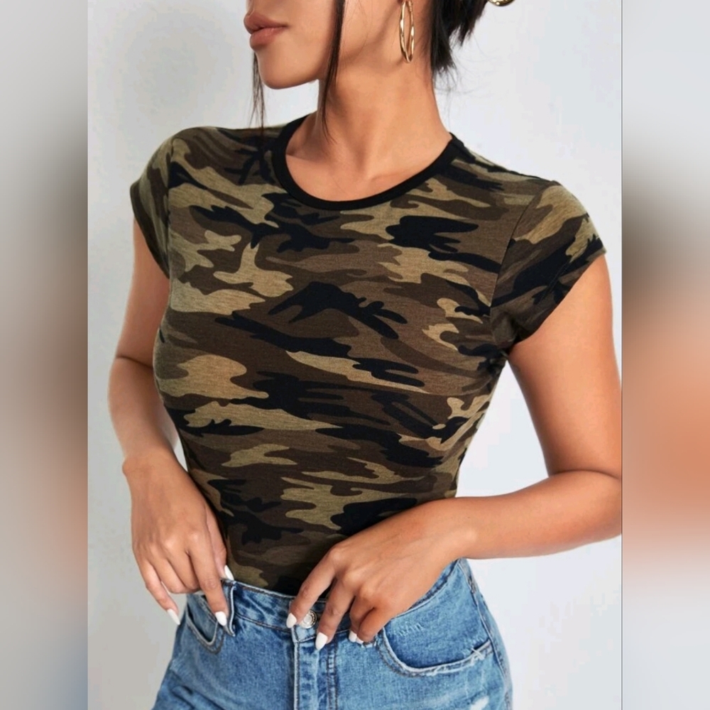 SHEIN Fitted Camouflage Tee